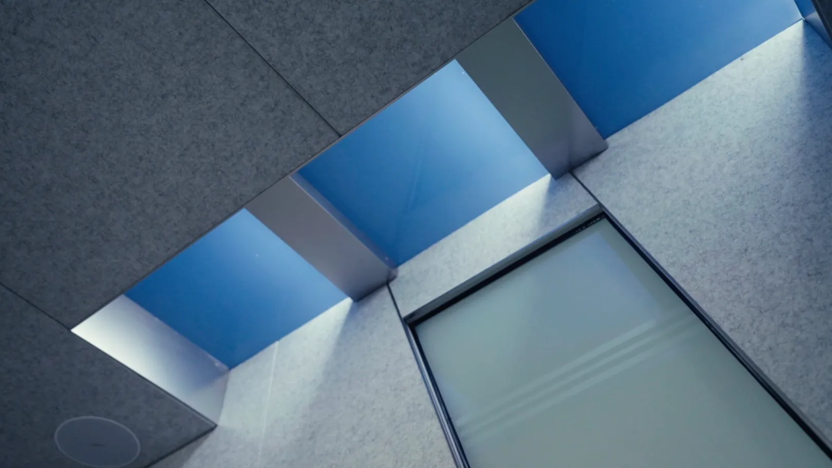 Warm L-Space lighting detail